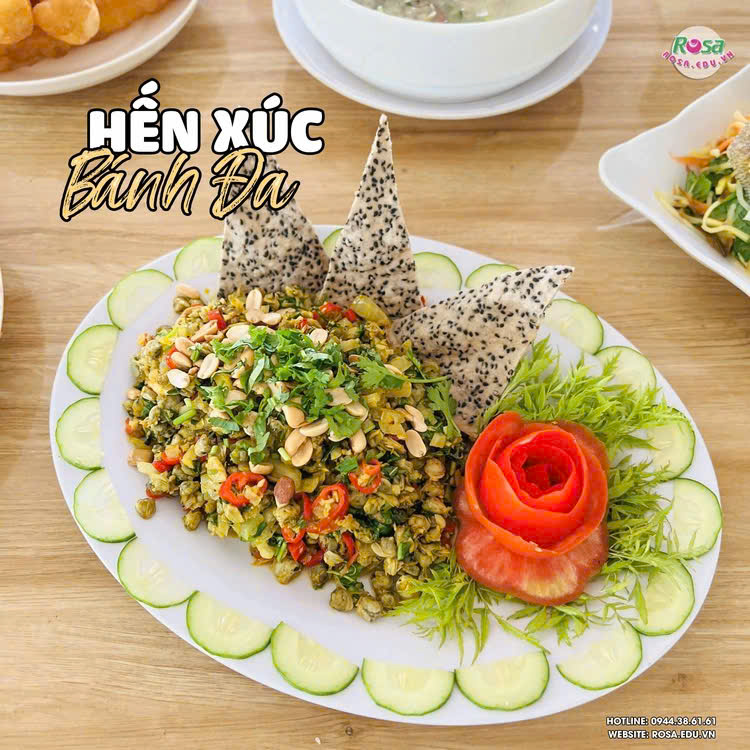 Hến xúc bánh đa